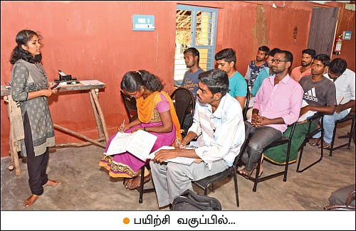 அரசுப் பணிக்கு மட்டுமல்ல... இயற்கை விவசாயத்துக்கும் பயிற்சி! - அசத்தும் பயிற்சி மையம்!