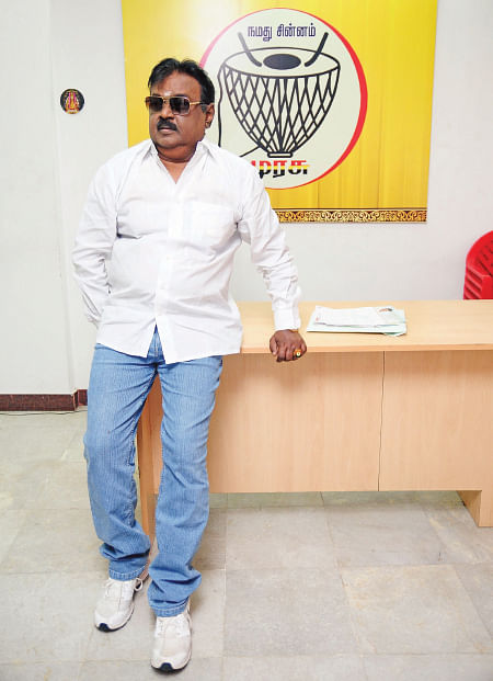 “நடக்கற காமெடிகளை கூலா வேடிக்கை பார்த்துக்கிட்டிருக்கேன்!”
