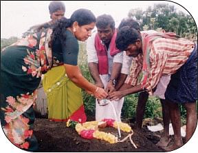 அனாதைகள் என்று யாருமில்லை !