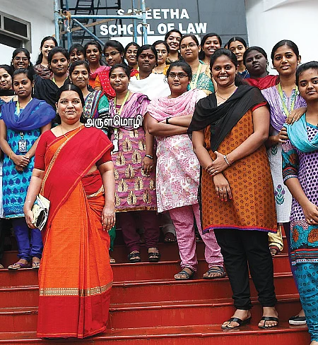 “கற்றுக்கொண்டே இருங்கள்... காத்திருக்கிறது எதிர்காலம்!”