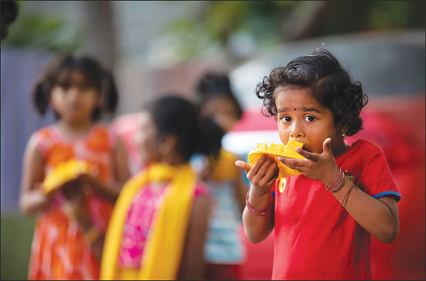 நிலவைக் காட்டி அமுது ஊட்டி - 18