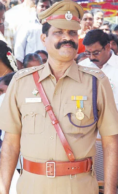 'லத்தி' பாண்டியன் பராக் பராக்!