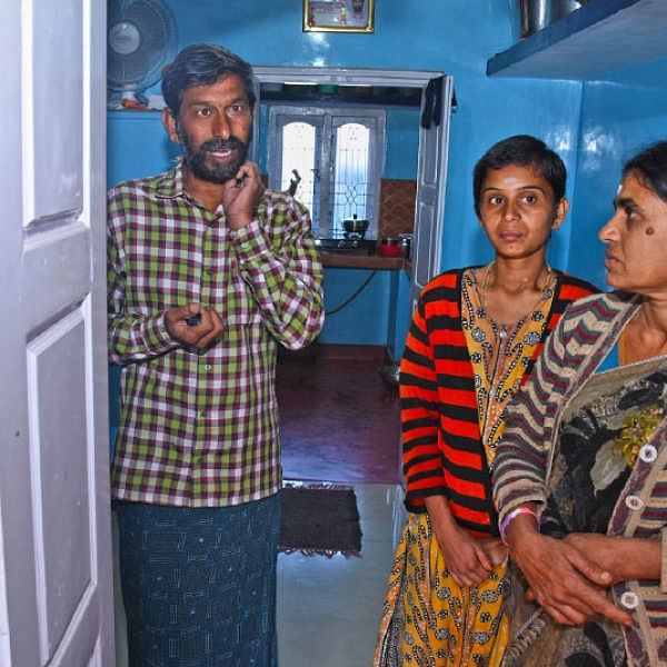 தினேஷ் தற்கொலை ஏன்? - காரணம் தெரியாமல் கண்ணீர் விடும் குடும்பம்!