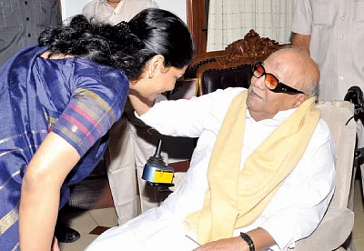 மிஸ்டர் கழுகு: ''சும்மா... கமா போடாதீங்க தாத்தா!''
