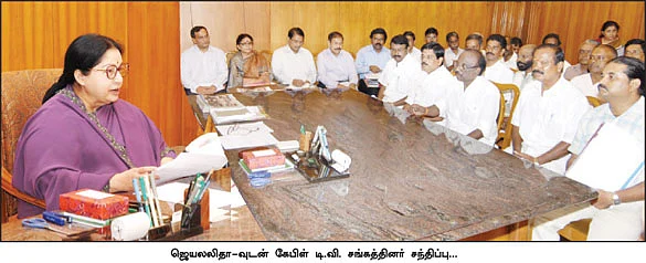 மிஸ்டர் கழுகு: தவித்த கனிமொழி... தழுதழுத்த கருணாநிதி