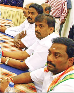 “நாங்கள் ஊறுகாய் அல்ல!” - குமுறும் என்.ஆர்.காங்கிரஸ் நிர்வாகிகள் - குழப்பத்தில் ரங்கசாமி....