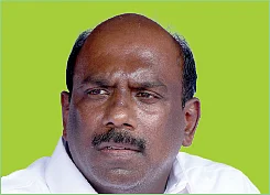 மனோஜ் பாண்டியனை எதிர்க்கும் பெரியப்பா! - களத்தில் மோதும் குடும்பம்!