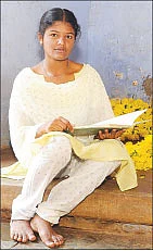 குடிசையில் வாழ்க்கை, கோபுரத்தில் மதிப்பெண்!