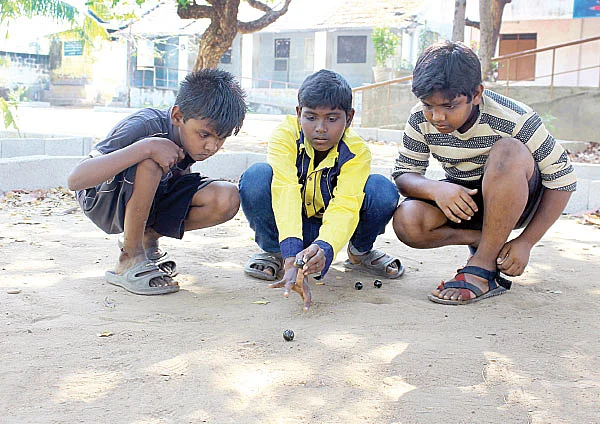 பாரம்பரிய விளையாட்டை மறக்காதவங்க நாங்க!