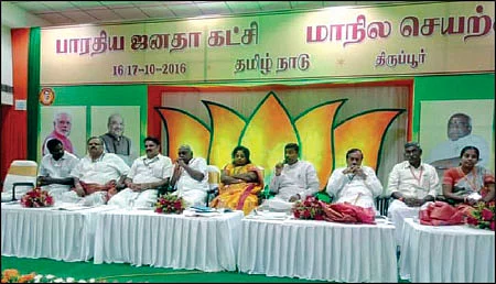 “காவிரியை வைத்து இங்கு அரசியல் செய்கிறார்கள்!”