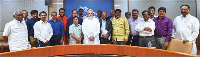 பிரதமர் நரேந்திர மோடியுடன் 100 நிமிடங்கள்!
