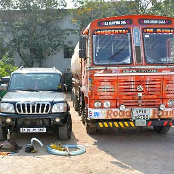 சுரங்கப் பாதை அமைத்து 1.3 லட்சம் கிலோ லிட்டர் டீசல் திருட்டு! ஹைதராபாத் போலீஸை அதிரவைத்த கும்பல்