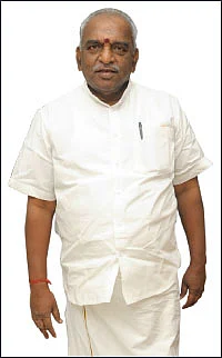 “சோறா கேட்டோம்... நீரா கேட்டோம்... குடியிருக்க வீடா கேட்டோம்?”