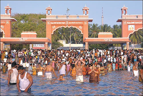 ஆடி அமாவாசை - பித்ரு தோஷம் தீர்க்கும் முன்னோர் ஆராதனை