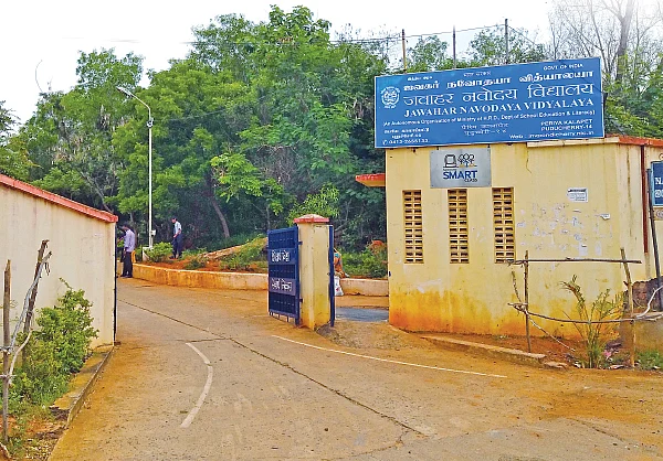மொழியுரிமை... தமிழ்நாட்டு முயலும் பிறமாநில ஆமைகளும்!