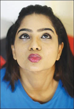 முதுமையைத் தாமதமாக்கும் ஃபேஷியல் யோகா