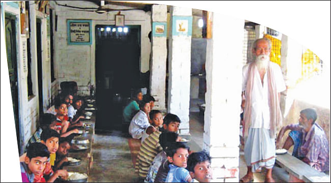 சூப்பர் ஹீரோஸ் - கல்வி வள்ளல்! சுதன்ஸு பிஸ்வாஸ்