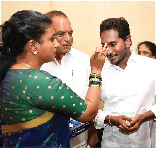 “என் கணவர் அரசியலுக்கு வந்திருக்க வேண்டும்!”