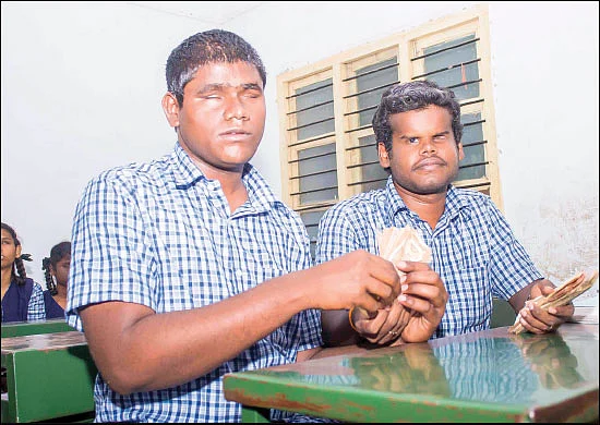 கைகொடுத்தோம் கேரளாவுக்கு!