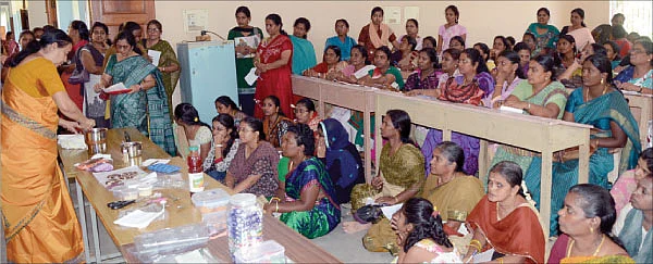 புதுமைப் பூவையர் - 2013...
