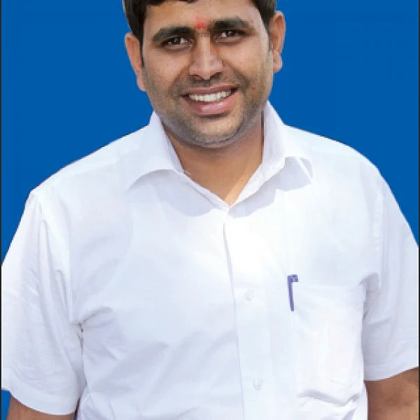 “குரு உச்சத்தில் இருக்கிறார்!” - இது நீலகிரி அ.தி.மு.க நிலவரம்...