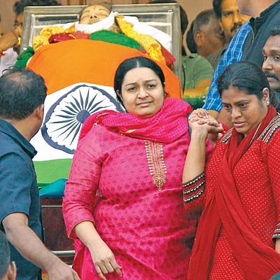 மன்னார்குடி ரீவைண்ட் ஜாதகம் - 12 - அப்போலோ to ராஜாஜி ஹால் அரண்!