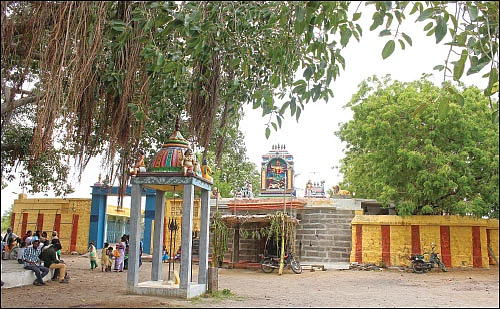 குறை தீர்க்கும் கோயில்கள் - 7 - வியர்க்கும் திருமேனி... கரையாத சந்தனம்!