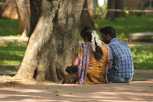 மக்களை விரட்டும் மாநகராட்சி பூங்காக்கள்...!