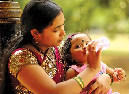 நிலவைக் காட்டி அமுது ஊட்டி - 27