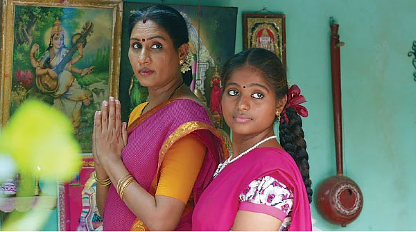 இவள் பேரழகி - காயத்ரி