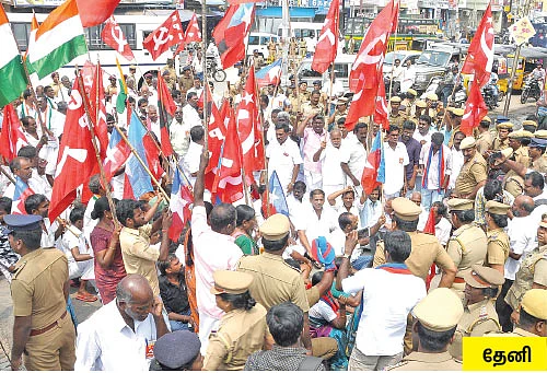 காவிரி நதிநீர்ப் பங்கீடு.... மத்திய அரசை மிரள வைத்த மறியல் போராட்டங்கள்!