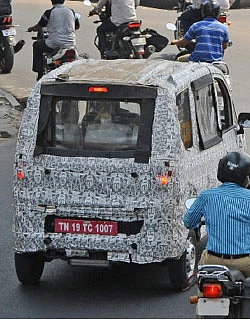 SPY PHOTO - ரகசிய கேமரா!- டெஸ்ட்டிங்கில் ஜீத்தோ பாசஞ்சர் வேன்!