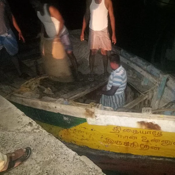 20 ரூபாய் நோட்டின் எண் மூலம் சீக்ரெட் கோடு! - தமிழக கடலில் நடந்த கடல் அட்டை கடத்தல்