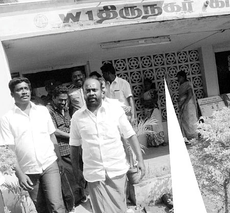 மீண்டும் சிறையில் எஸ்ஸார் கோபி