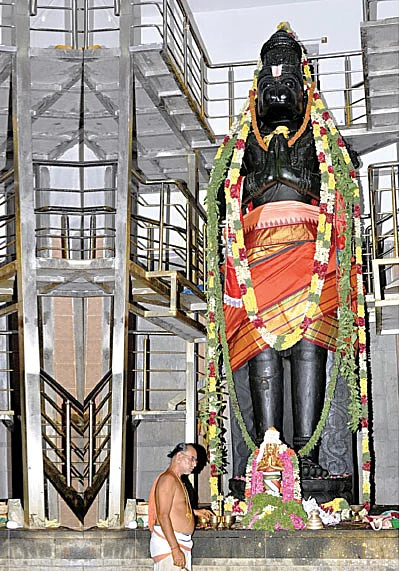 21 அடி உயரத்தில்... விஸ்வரூப ஆஞ்சநேயர்!