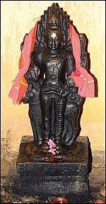 கேள்வி பதில் - பூஜையின் போது மணைப்பலகை எதற்கு?