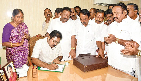 மிஸ்டர் கழுகு: 121 முதல்வர்கள்... 1 எம்.எல்.ஏ!
