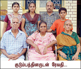 ஒரு தெய்வம் தந்த பூவே !