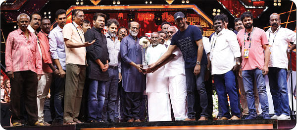 இசையில் நனைந்ததம்மா!