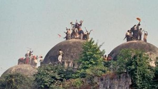 பாபர் மசூதி இடிப்பு திட்டமிட்டு நடந்த சம்பவம் அல்ல' - அத்வானி, உமாபாரதி  உள்ளிட்ட அனைவரும் விடுதலை | All accused acquitted in the Babri Masjid  demolition case - Vikatan