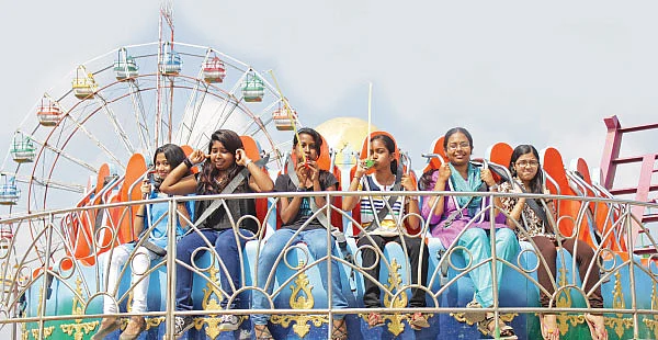 மால் கேர்ள்ஸ்... ஃபேர் கேர்ள்ஸ்!