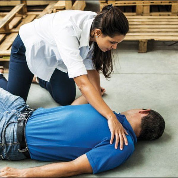 மாரடைப்பிலிருந்து காக்கும் AED இயந்திரம்; பொது இடங்களில் அமைக்கத் திட்டம்!