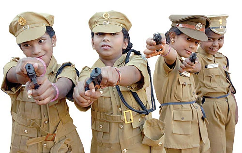 அவதார் - சிங்க நடைபோட்ட சின்னக் காவலர்கள் !
