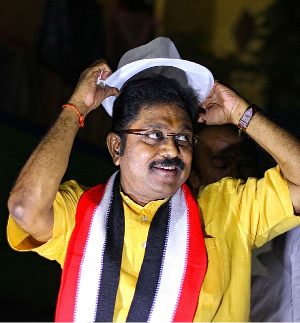 மெகா ரெய்டு - 187 இடங்கள்... 1,800 அதிகாரிகள்... குவிந்தது பணம்... குவித்தது யார்?