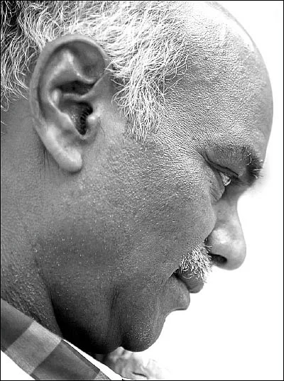 இருண்ட உலகின் ஆன்மிக ஒளி - எம்.கோபாலகிருஷ்ணன்