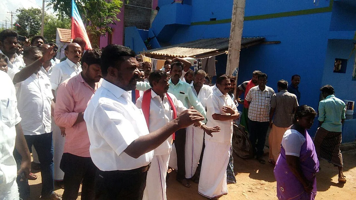 `மத நல்லிணக்கத்தைச் சீர்குலைக்கப் பார்க்கிறார்கள்!’ − பொம்மிநாயக்கன்பட்டியில் திருமாவளவன்