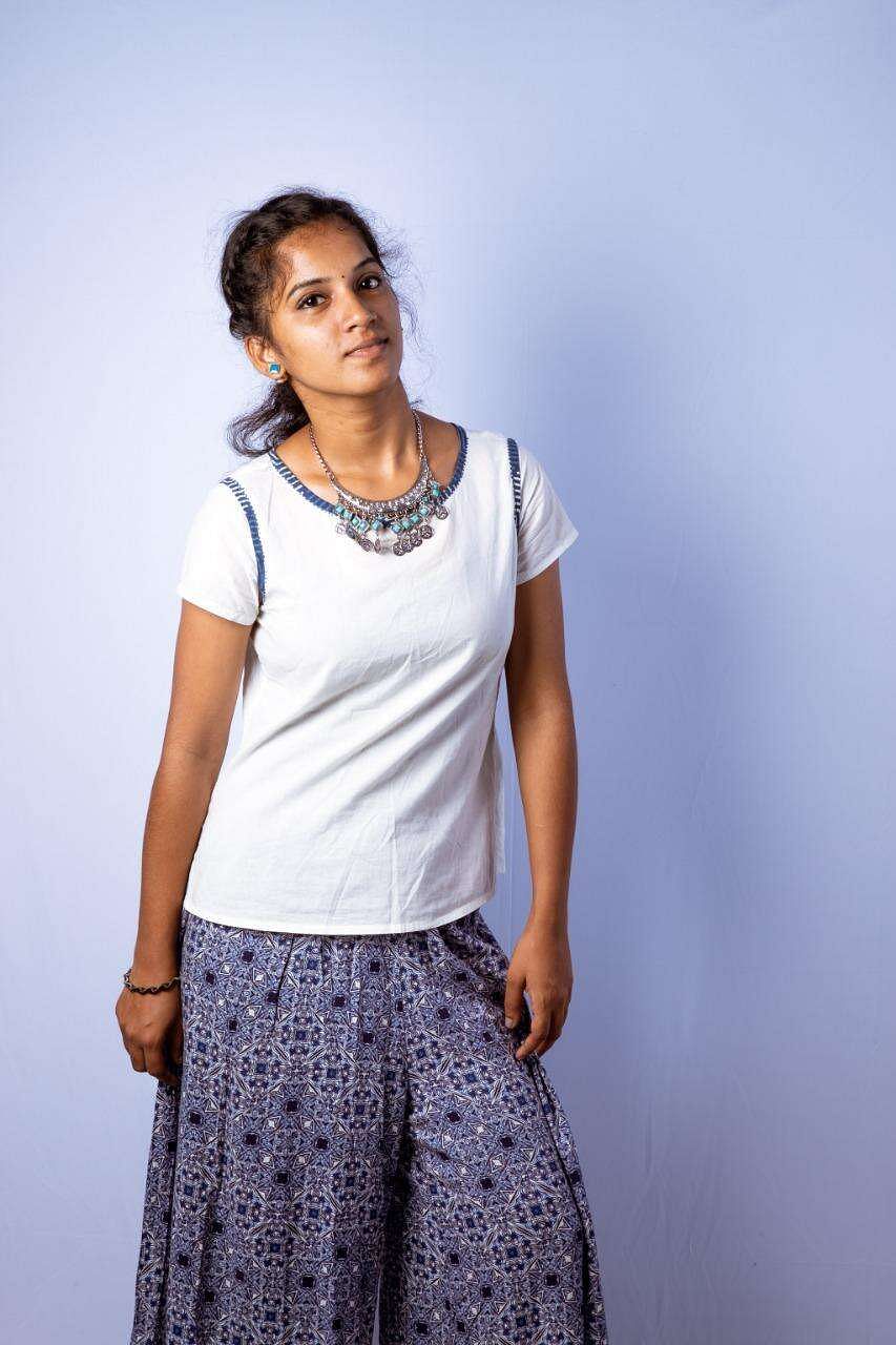 `நக்கலைட்ஸ்' நிவேதிதா