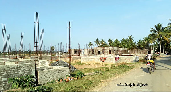 “வீட்டுமனைகளை அபகரித்து மிரட்டுகிறார் அமைச்சர் மகன்!”