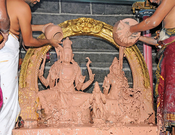 அண்ணாமலையில் அபிஷேகம்!
