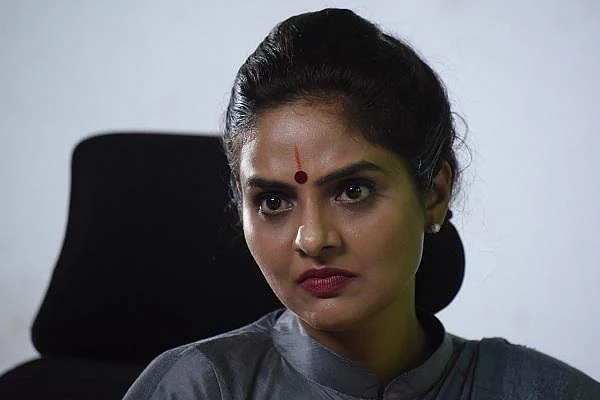 "அந்த வருத்தம்தான் மீண்டும் தீவிரமா நடிக்கக் காரணம்!" - மதுபாலா
